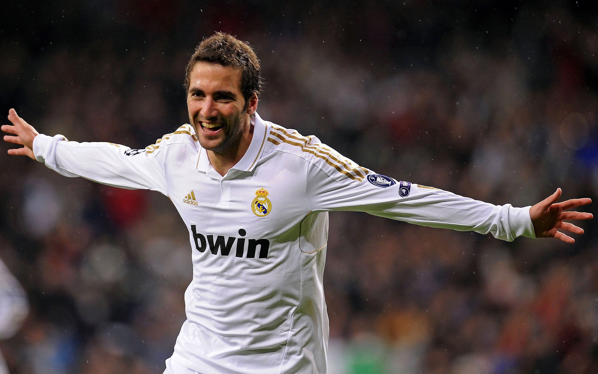 利物浦稳扎稳打,欧冠赛场展现强大实力